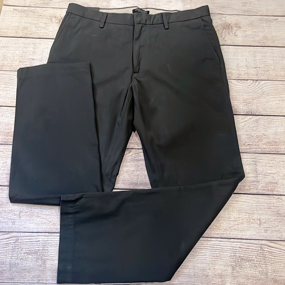 Mens Banana Republic grey chino pant